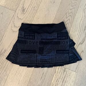 Lululemon Run: Pace Setter Skirt 4way Stretch
Classic Manifesto Deep Coal Black